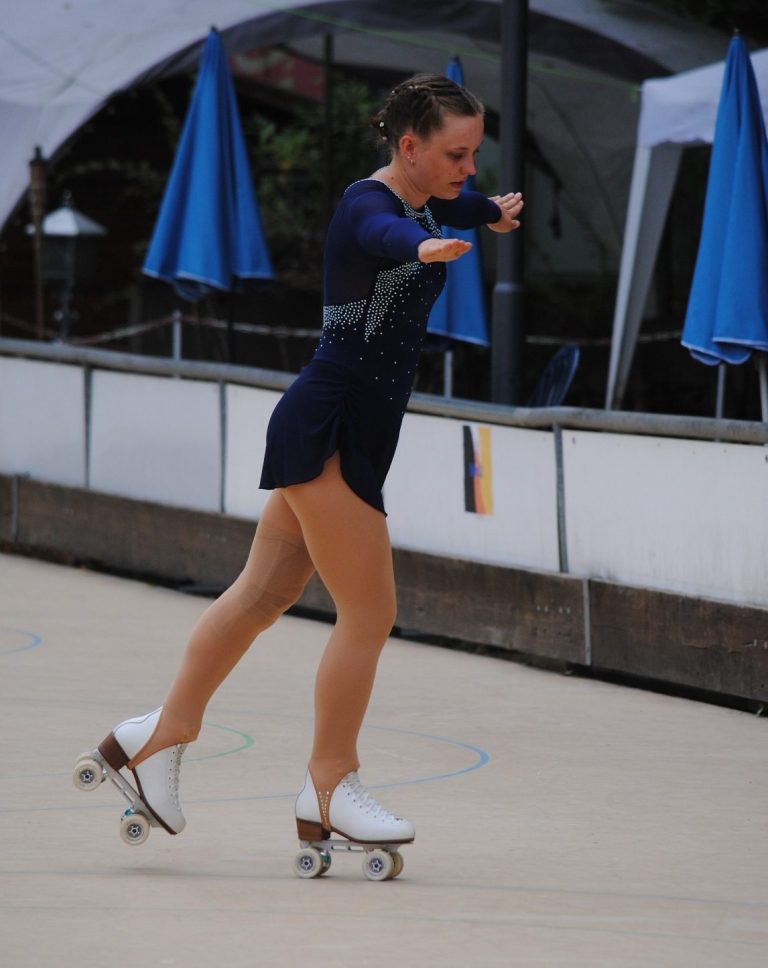Sabrina Höfer am Start ihrer Pflicht-Übungen auf der Deutschen Meisterschaft in Neu-Isenburg Sabrina Höfer am Start ihrer Pflicht-Übungen auf der Deutschen Meisterschaft in Neu-Isenburg
Foto: Sabrina Höfer